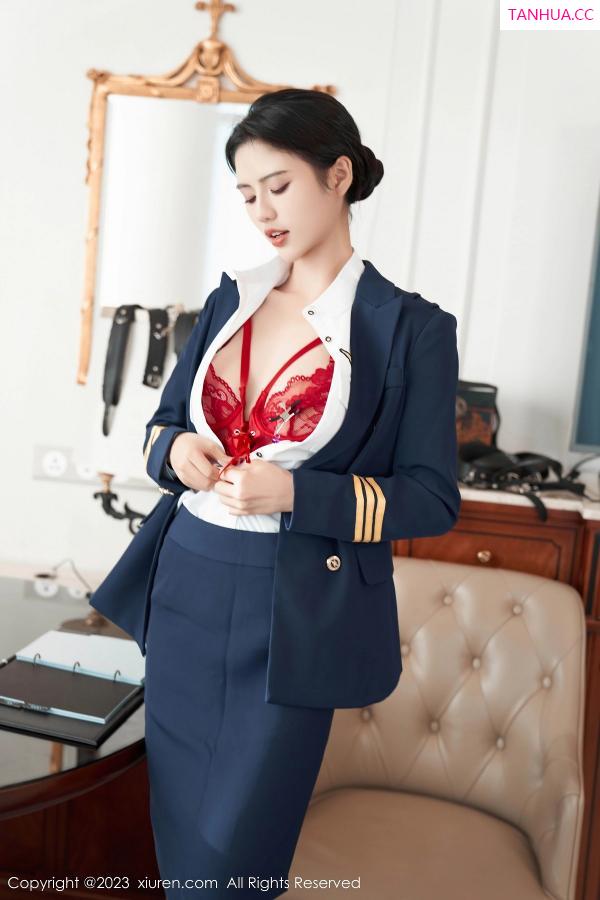 李浅浅  [XiuRen]高清写真图 2023.11.29 No.7737 浅浅Danny 黑丝美腿第3张图片